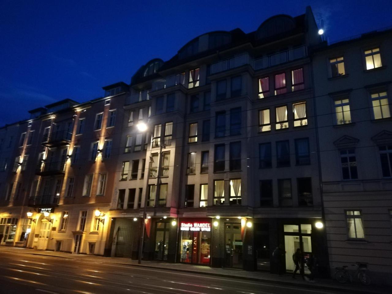 Holiday Near Central Station Apartment
