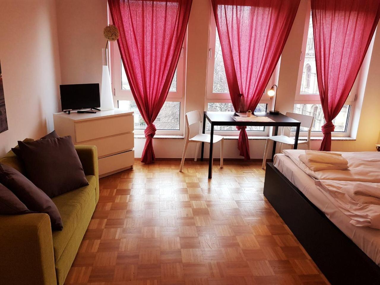 Holiday Near Central Station Apartment