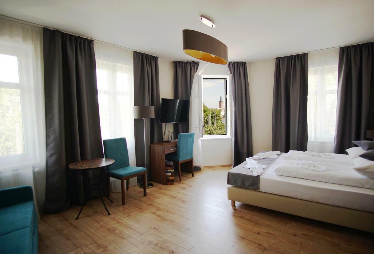 Hotel Bett Und Buch