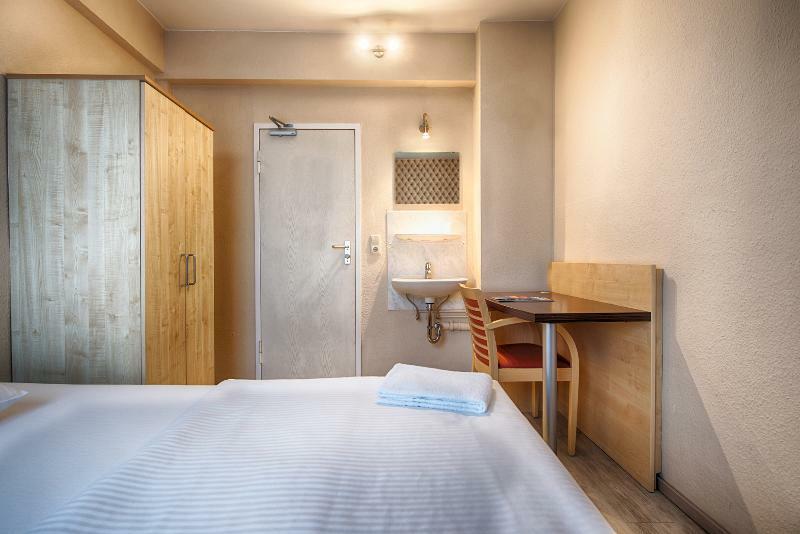 Enjoy West Hostel