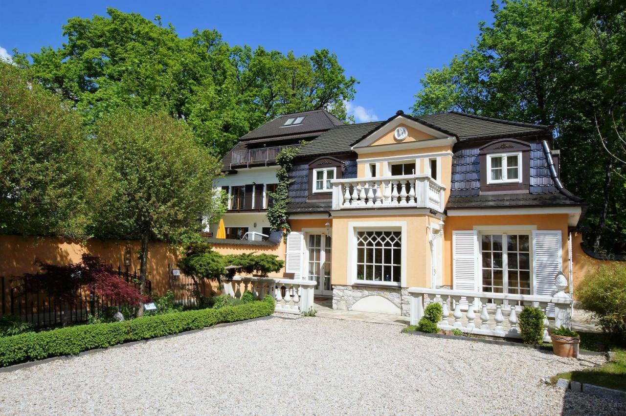 Lodge Yacht- , Und Reisemobilhafen 