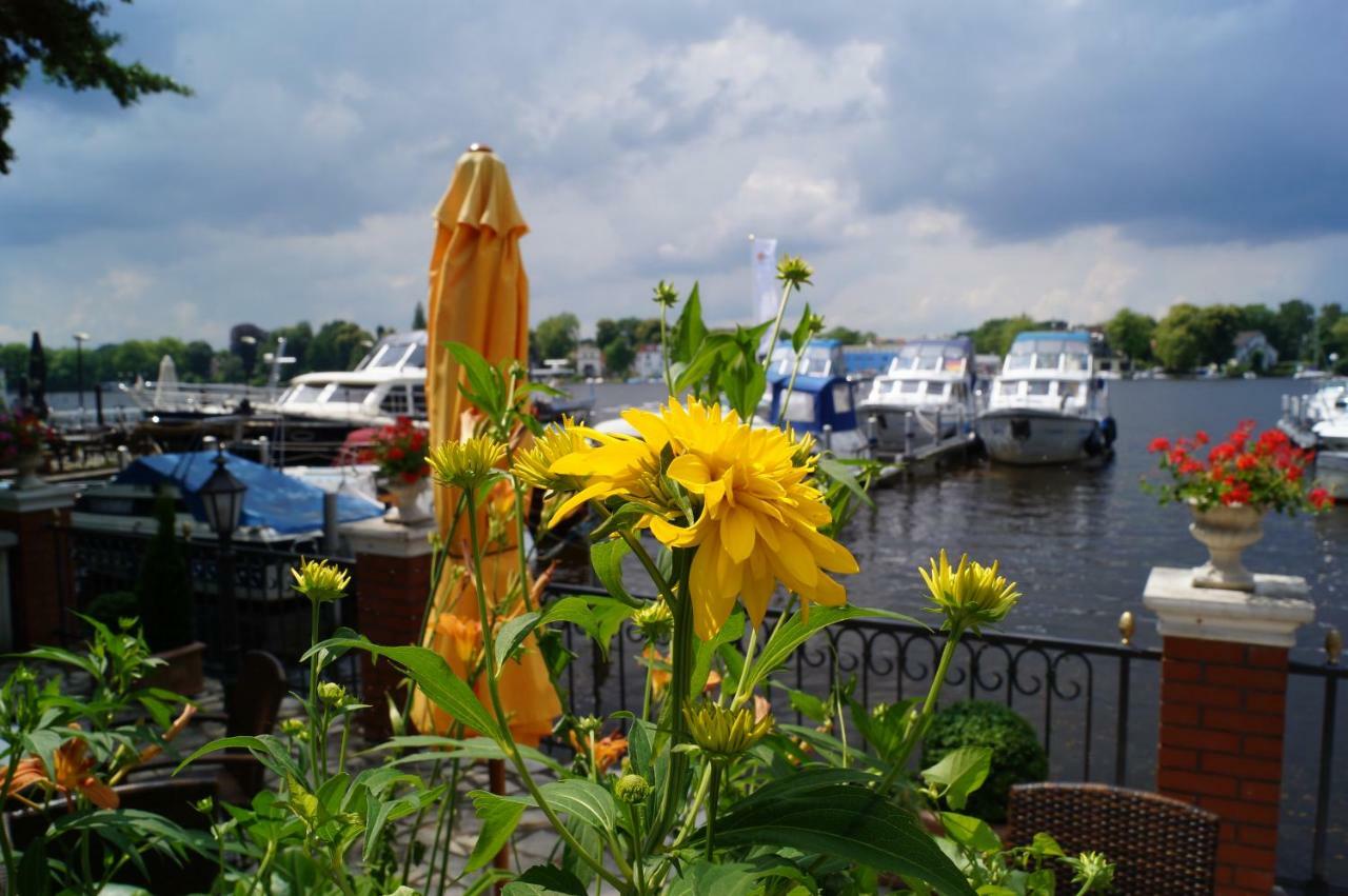 Lodge Yacht- , Und Reisemobilhafen 