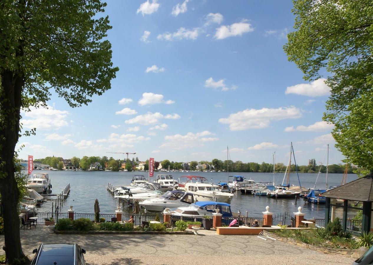 Lodge Yacht- , Und Reisemobilhafen 