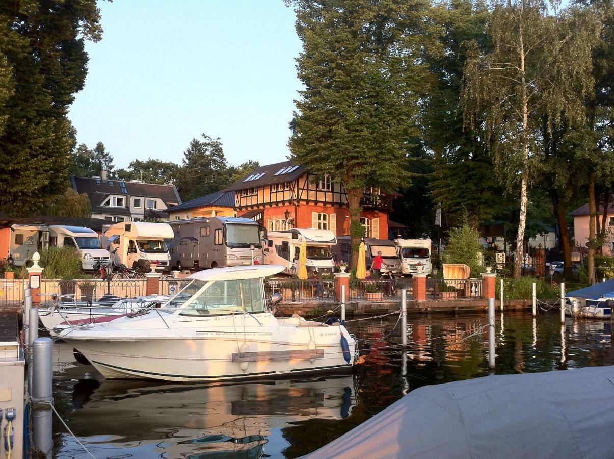 Lodge Yacht- , Und Reisemobilhafen 