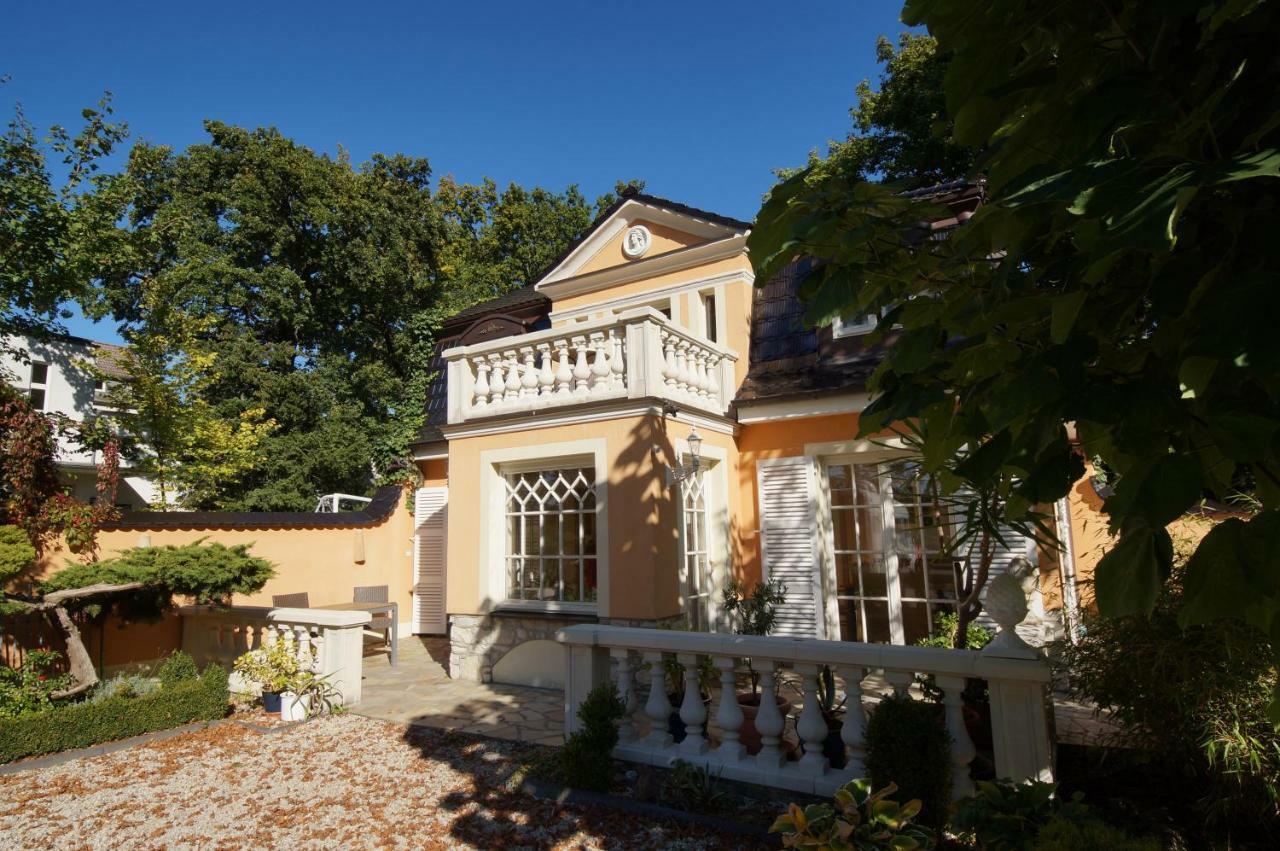 Lodge Yacht- , Und Reisemobilhafen 