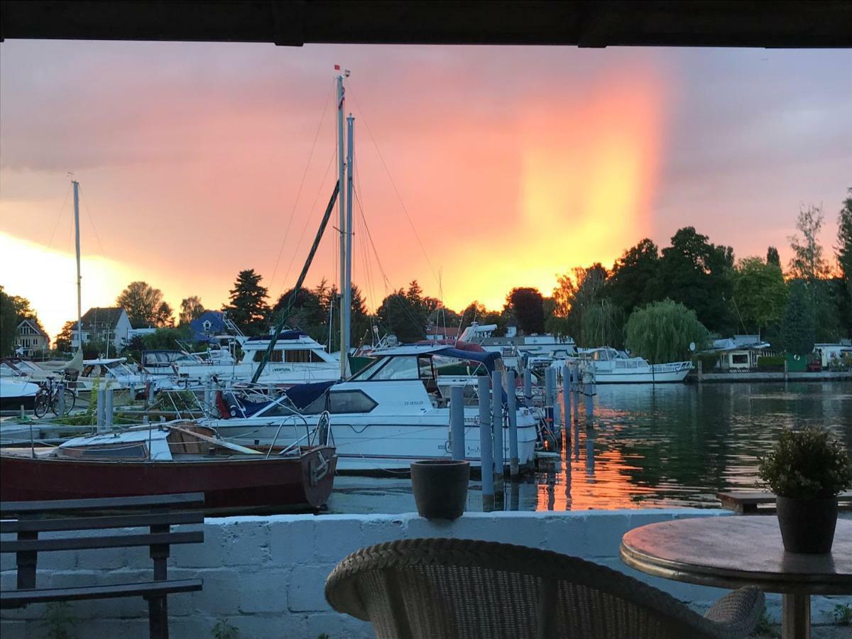 Tiny House Oder Auf Der Sunset Marina * Berlin