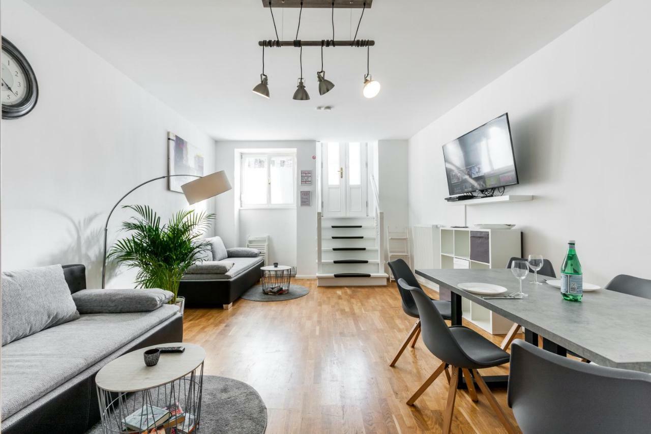 Apartment Dr *