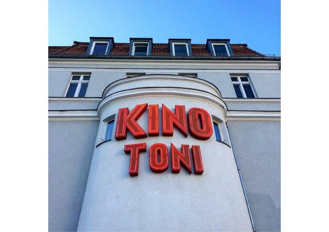 Ueber Dem Kino Toni *