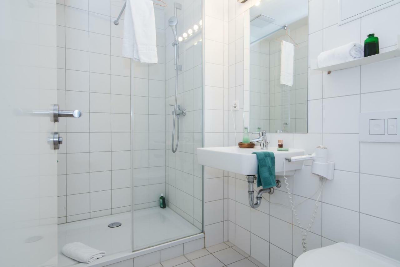 Mooeve Friedrichs Mid