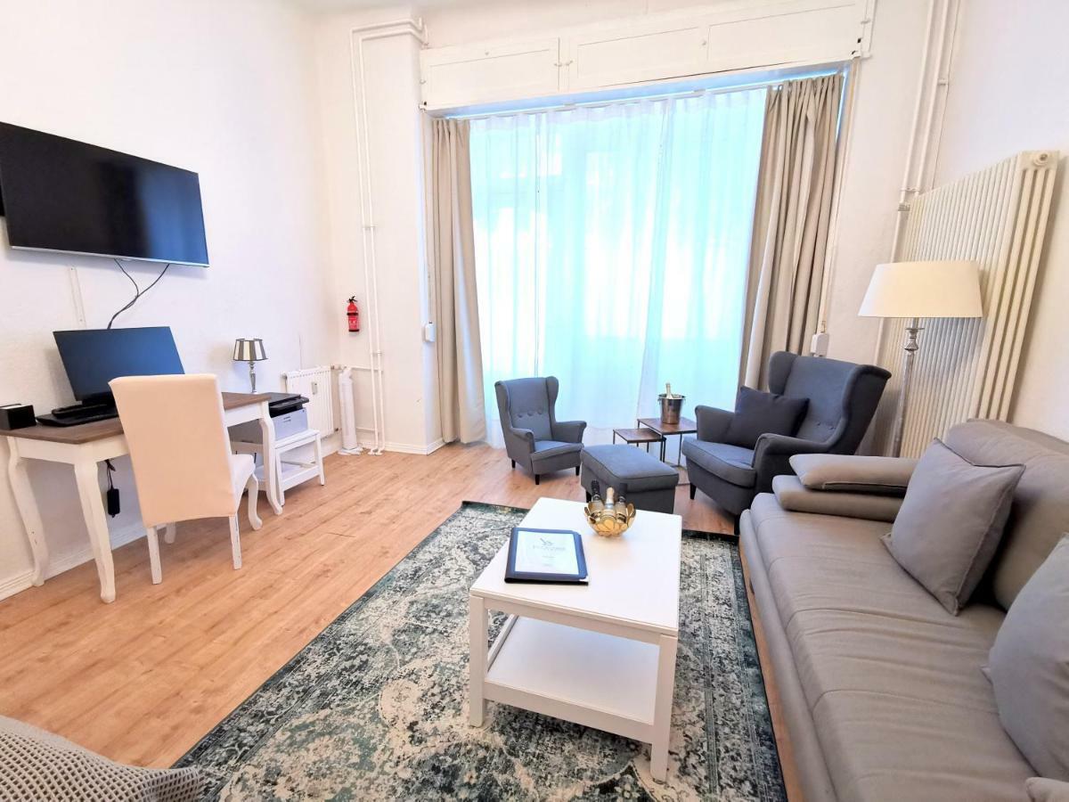 Kvh By Rockchair L Superhost Status L Boxspringbett Am Schloss Charlottenburg Welcomes You!