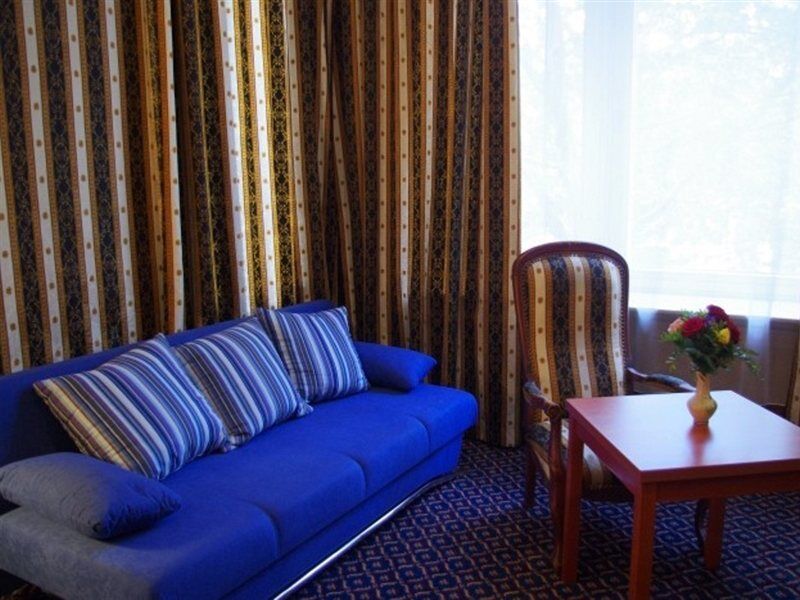 Am Kurfuerstendamm 3* Berlin