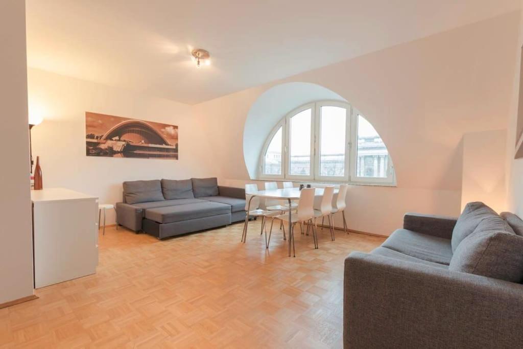 Holiday Near Central Station Apartment