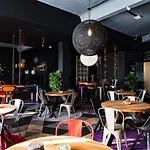 Design Hostel P182