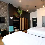 Design Hostel P182