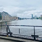 EastSide Apartment in Berlin with two rooms&kitchen including bathroom in a top location in Warschauer Straße
