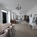 Haus Mit Pool, Garten Und Gym In Berlin