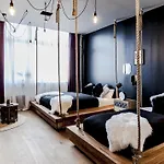 Design Hostel P182