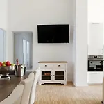 Sc 02 By Rockchair Apartments L Superhost Status L 4 Bedrooms Boxspringbeds 2 Bathrooms Balcony Elevator - Cozy Family & Business Flair Welcomes You!