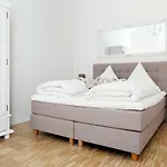 Sc 02 By Rockchair Apartments L Superhost Status L 4 Bedrooms Boxspringbeds 2 Bathrooms Balcony Elevator - Cozy Family & Business Flair Welcomes You!