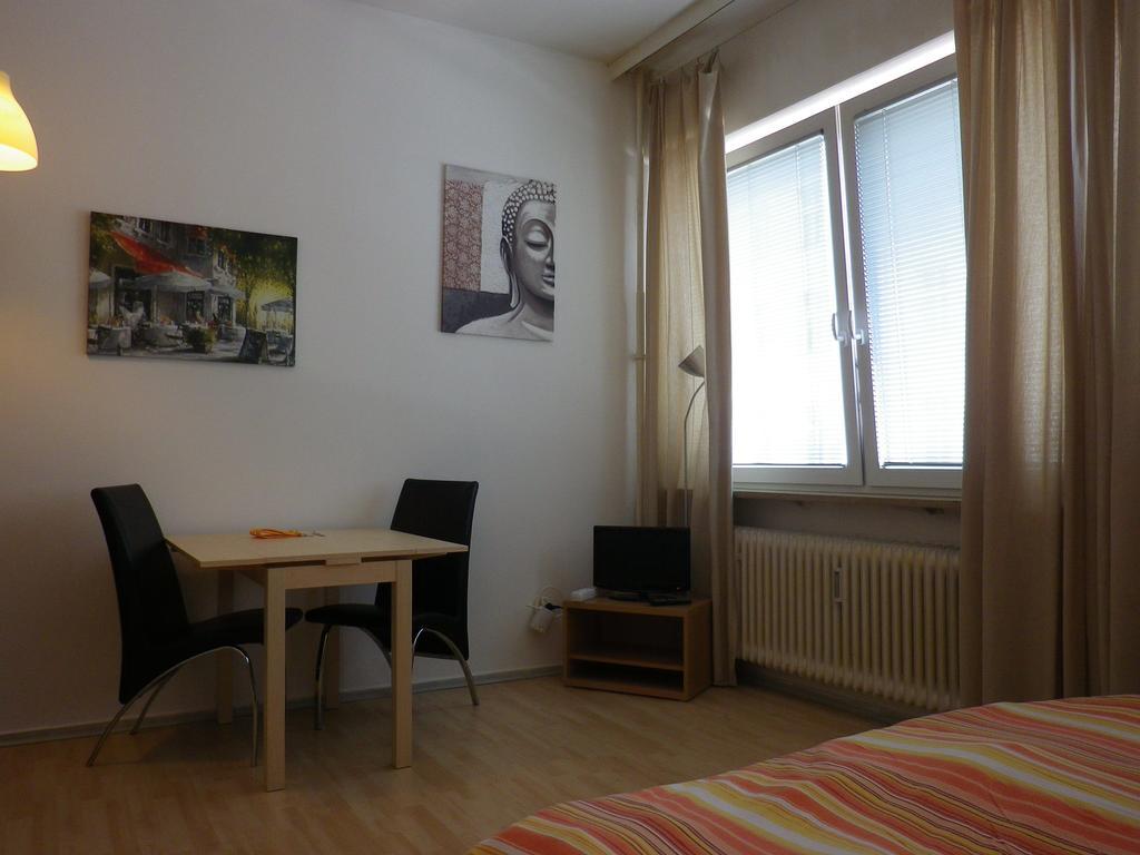 Berlin-stays Berlin