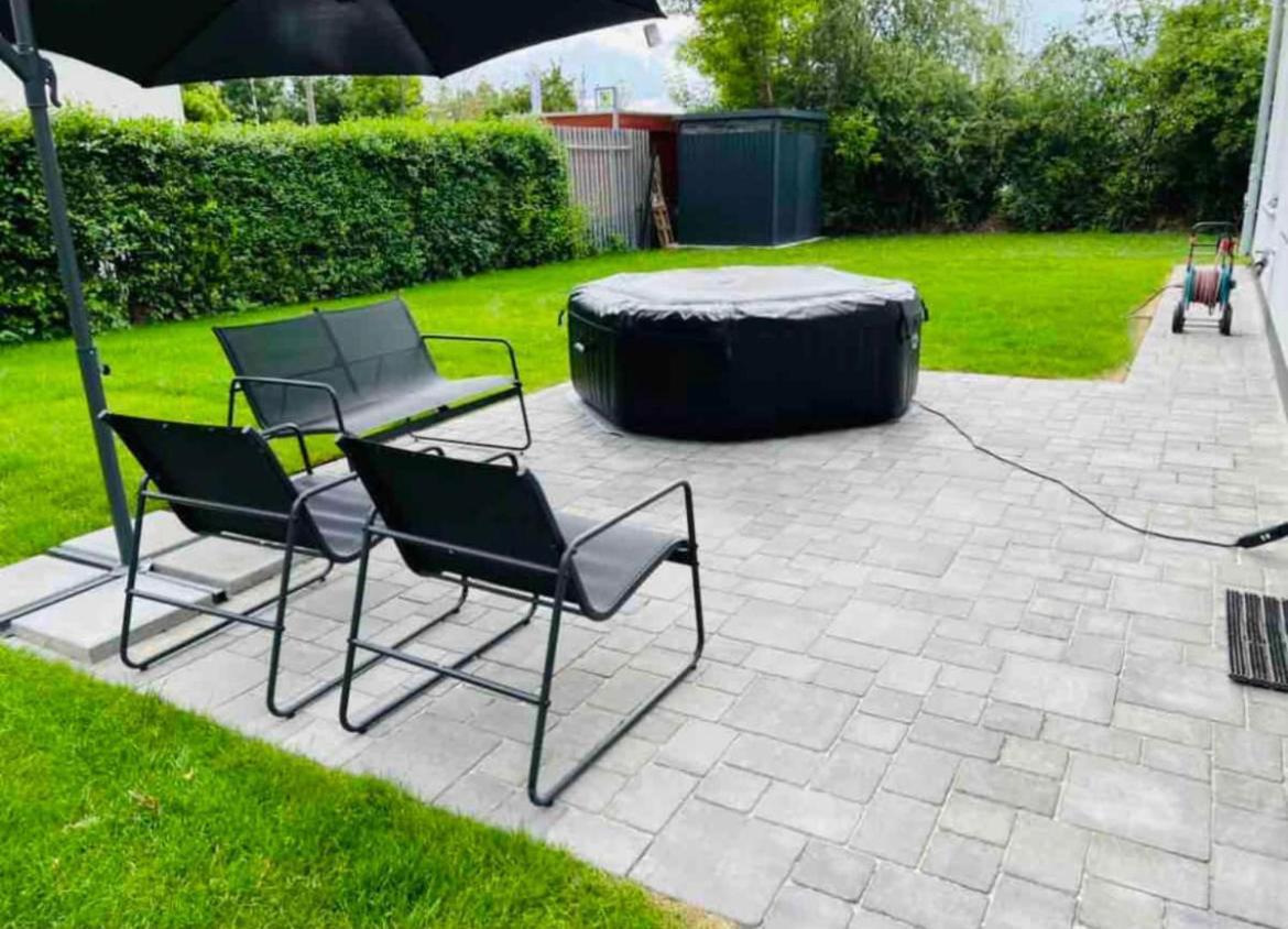 Haushälfte Mit Garten, Kamin, Grill&whirlpool Nähe Ber Ferienhaus