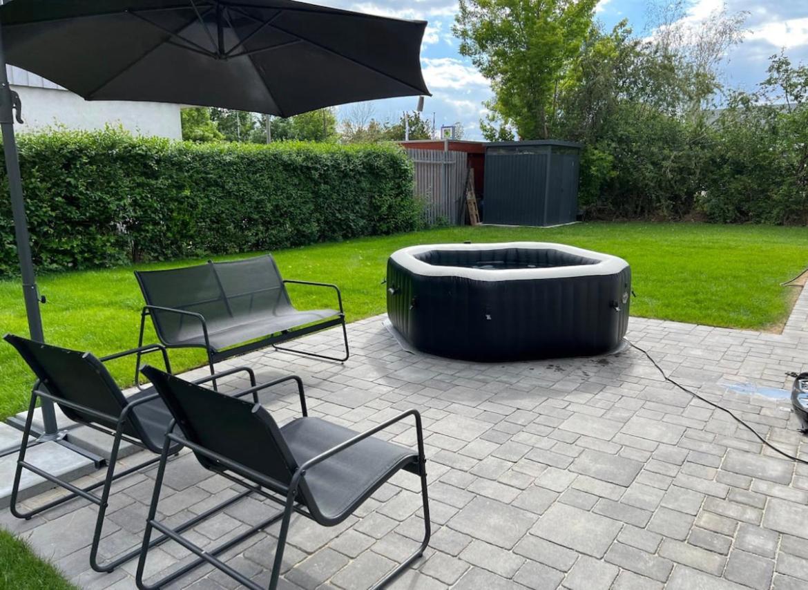 Haushälfte Mit Garten, Kamin, Grill&whirlpool Nähe Ber *