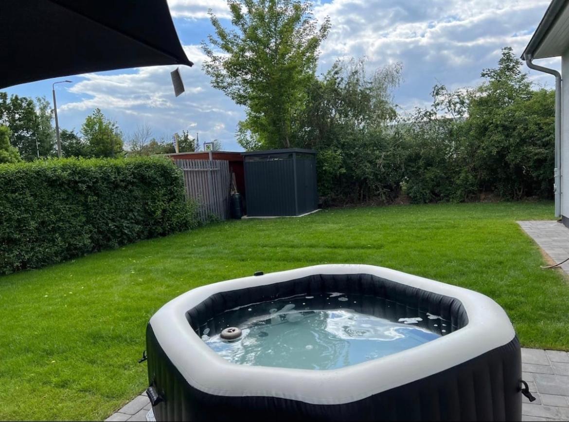 Haushälfte Mit Garten, Kamin, Grill&whirlpool Nähe Ber Ferienhaus Berlin