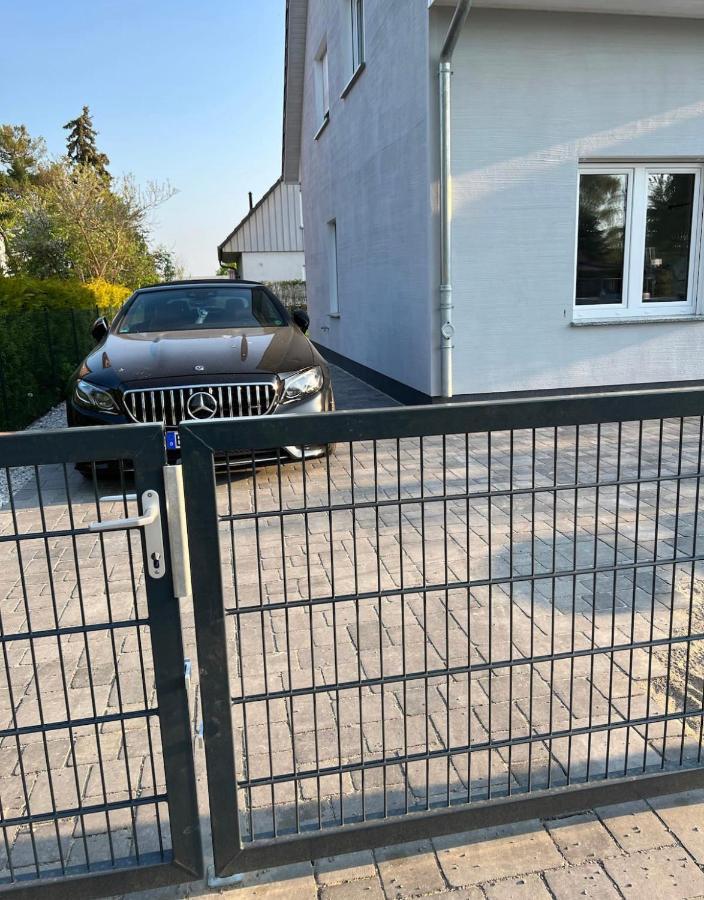 Haushälfte Mit Garten, Kamin, Grill&whirlpool Nähe Ber *
