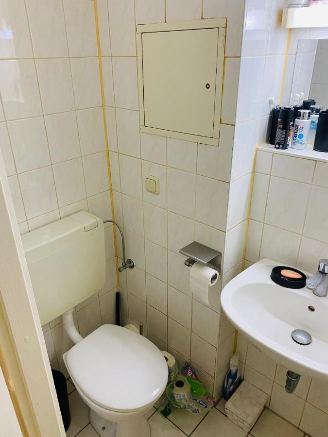 Eastside In With Two Rooms&kitchen Including Bathroom In A Location In Warschauer Straße