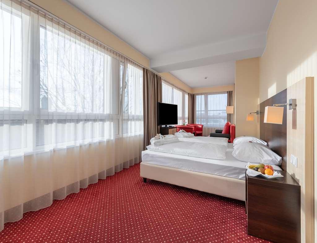 Hotel Premier Sued