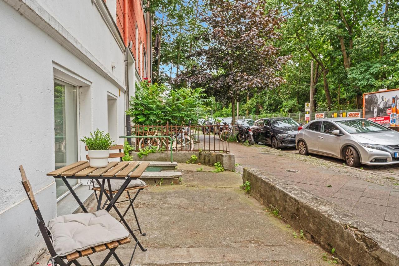 2 Apartments, 4 Betten, Vollmoebliert,zentrale Lage Am S-bahnhof Apartment *