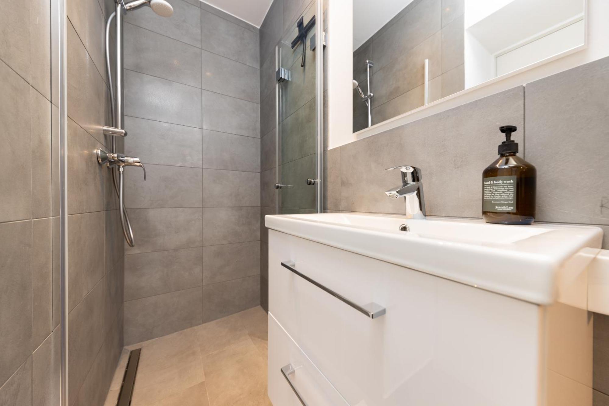Apartment Nests - Modernes Mit Zwei Baedern Berlin