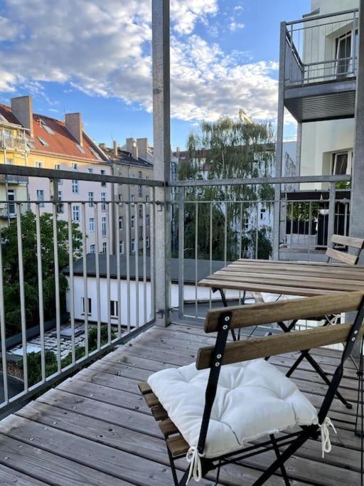 Newly Renovated In Ideal Location Lejlighed