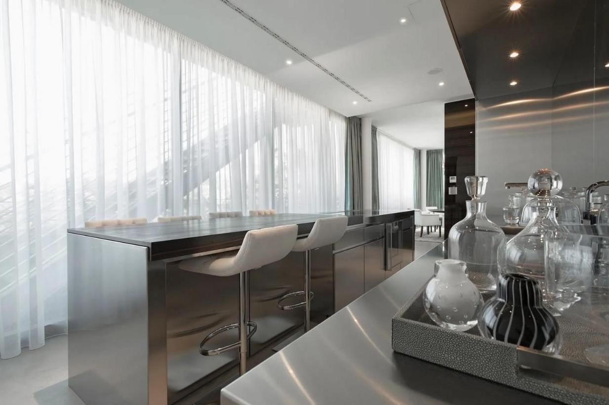 Ultra Luxury Penthouse With Pool