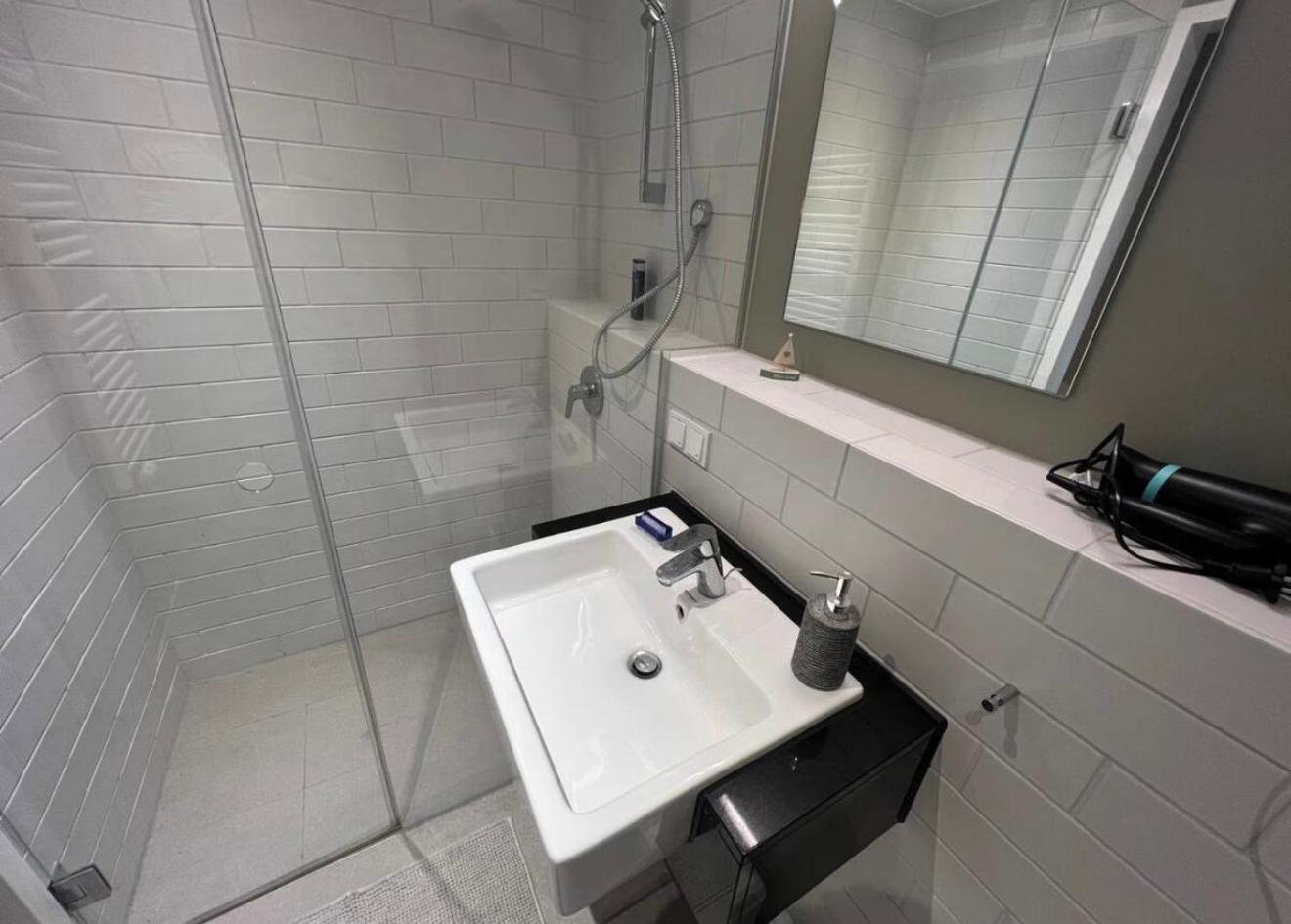 Modern In & Free Gym Access Apartment