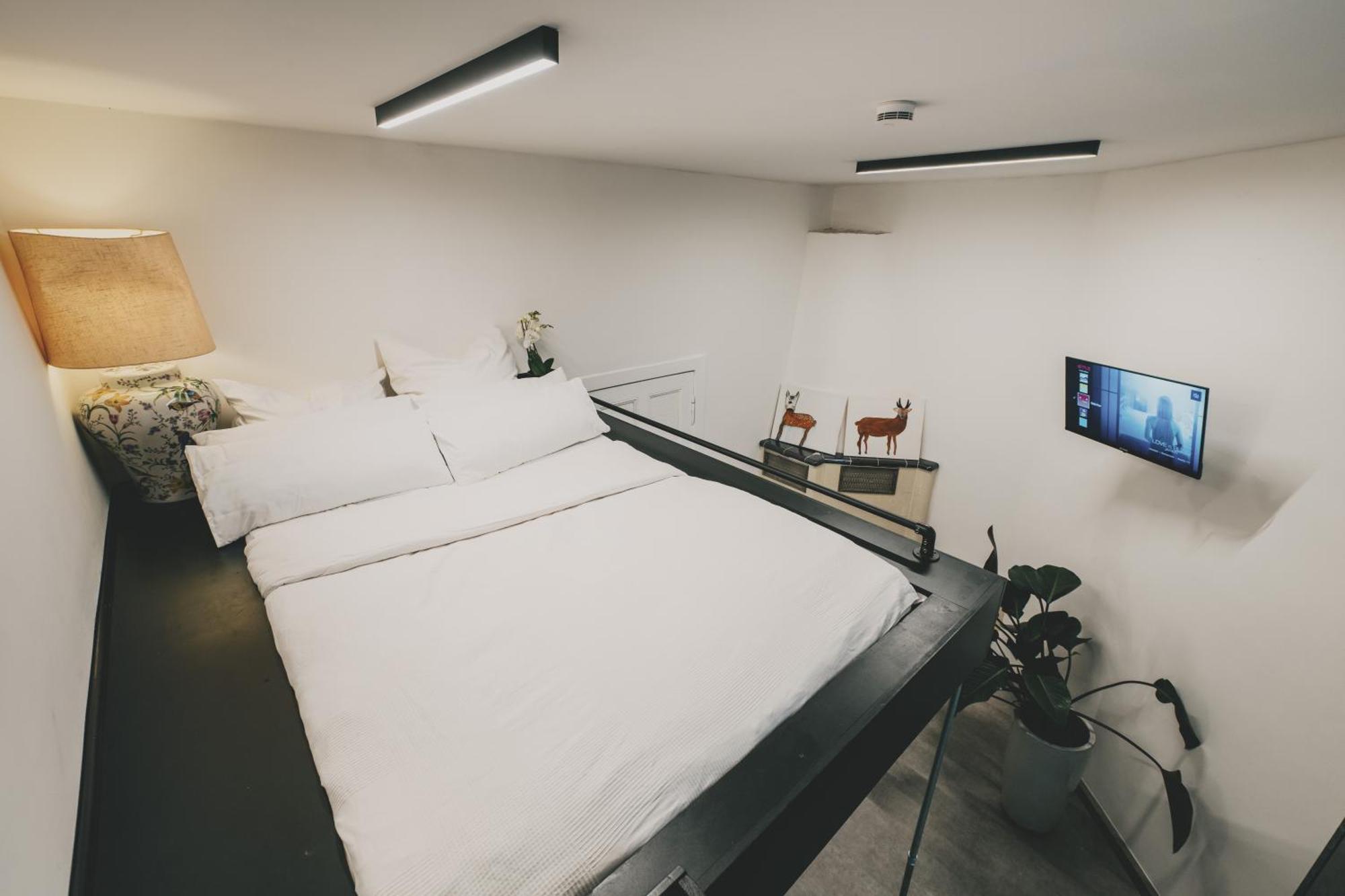 Altbau-loft Fuer 12 Personen Am Alexanderplatz Apartment