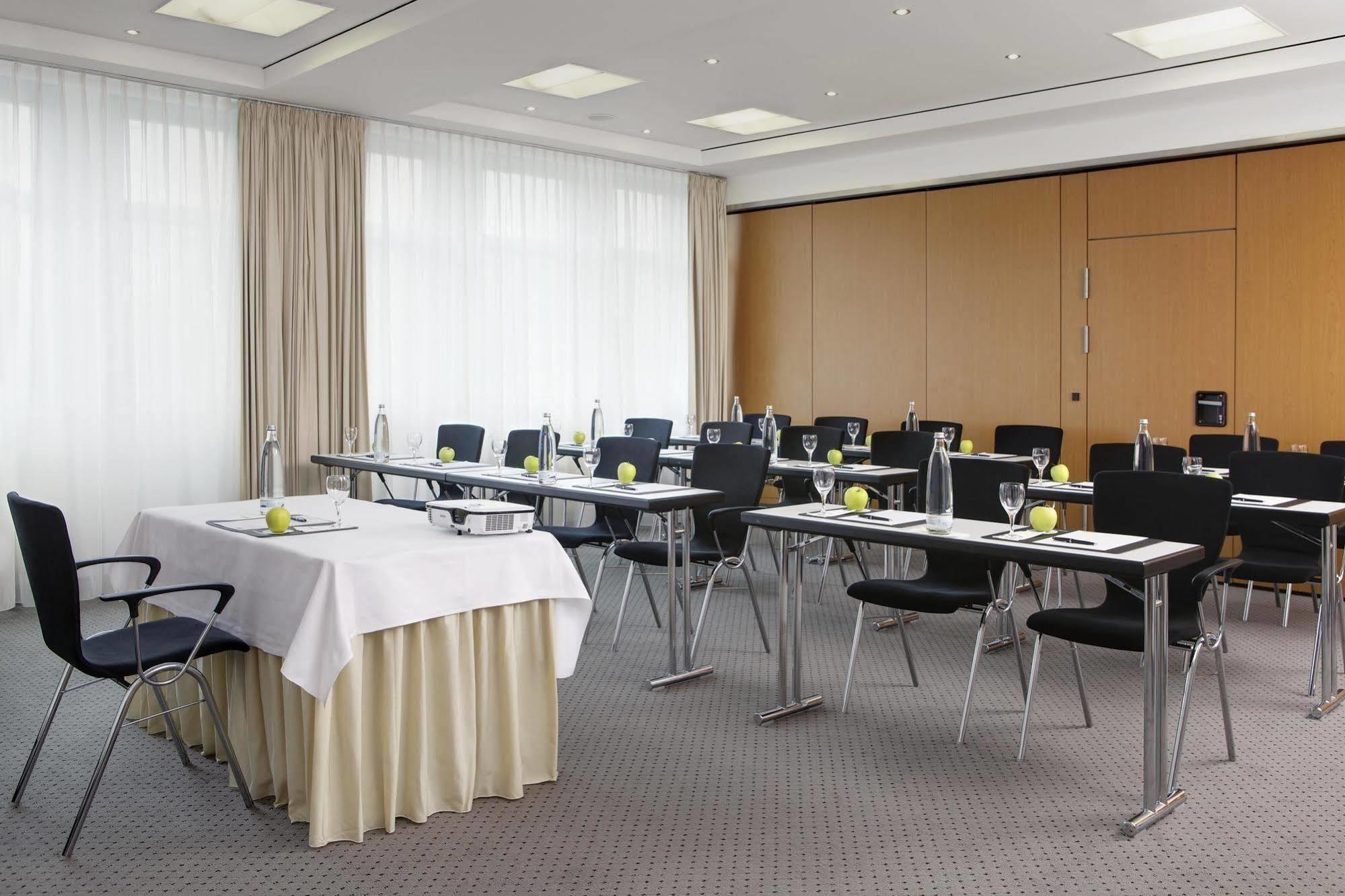 Intercityhotel Ostbahnhof 3*