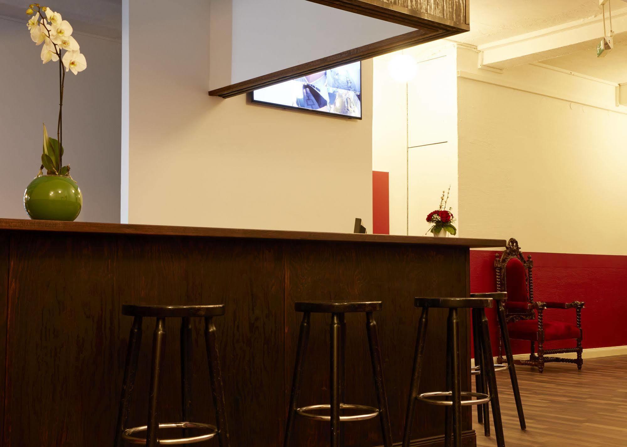 Hostel Ballhaus *