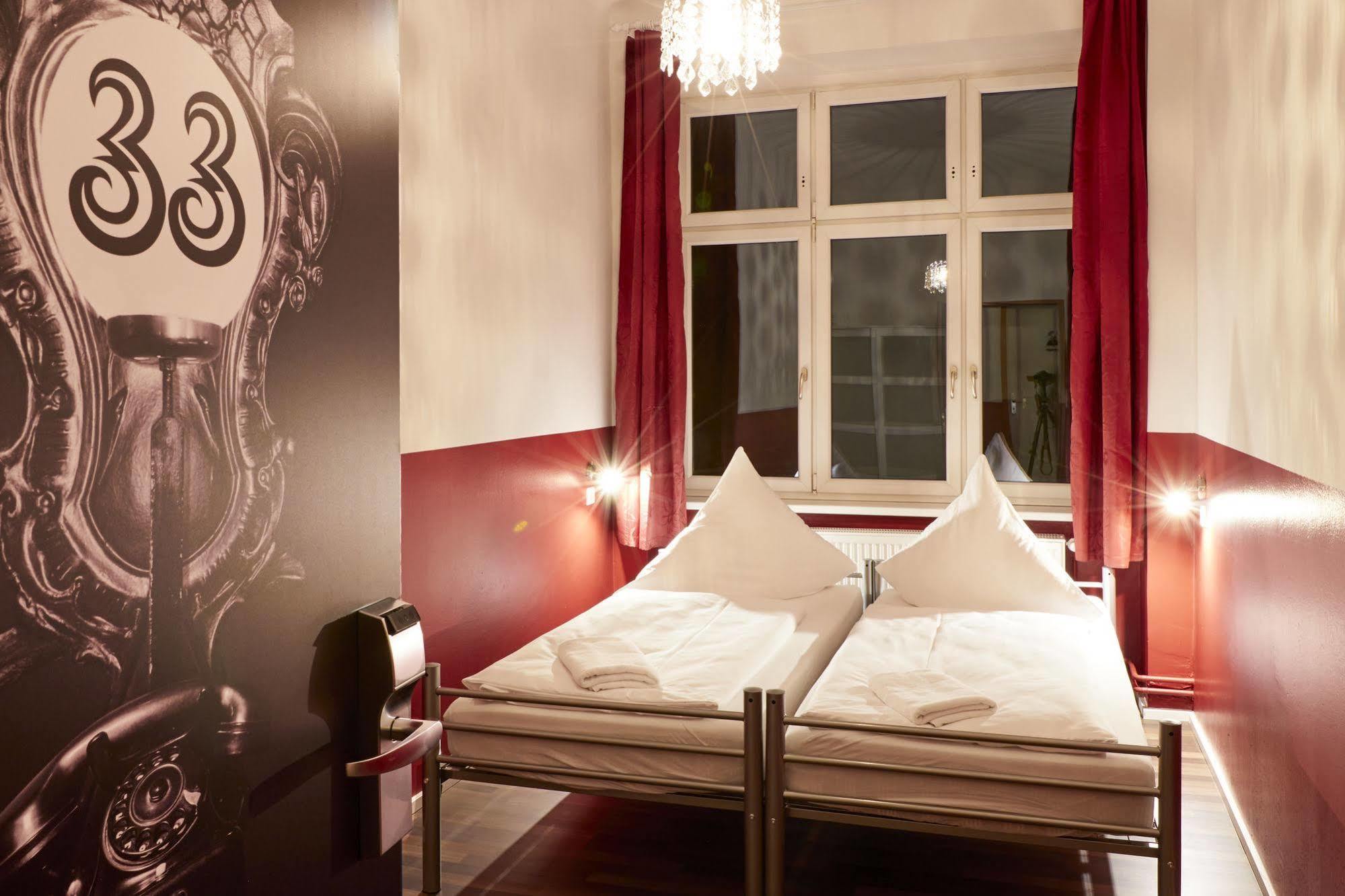 Ballhaus Hostel *
