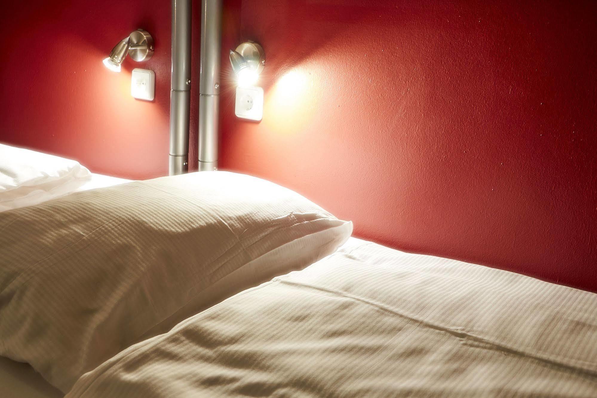 Ballhaus Hostel *
