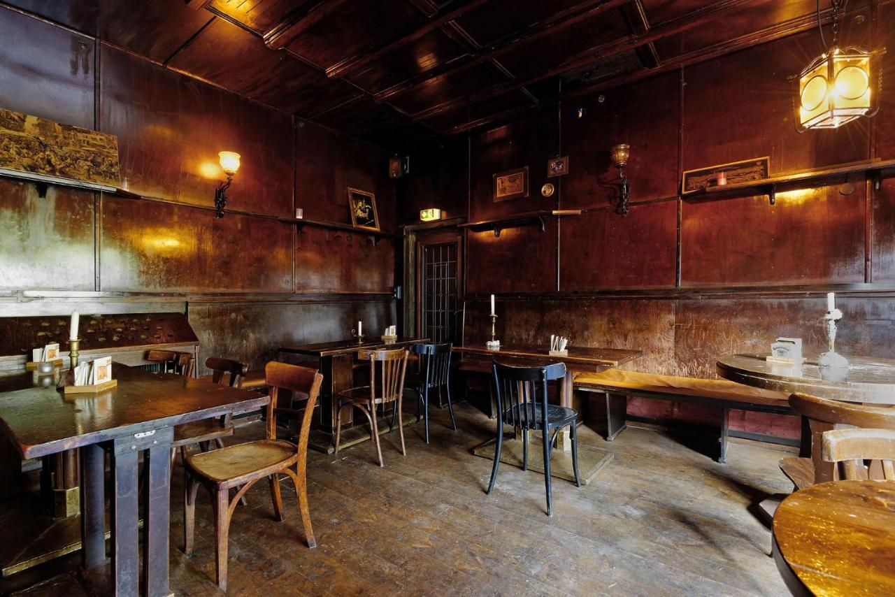 Ballhaus *