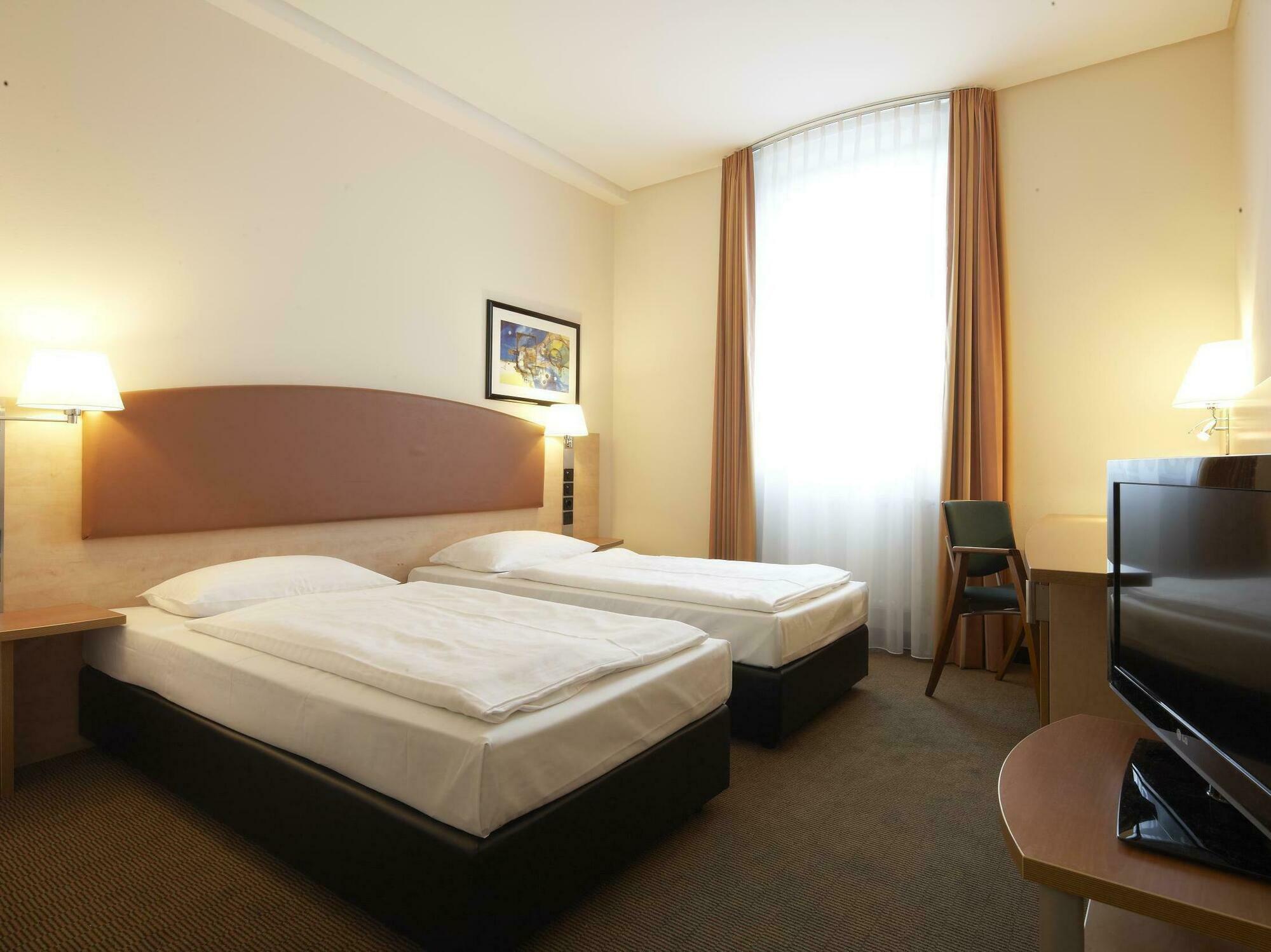 Intercityhotel Ostbahnhof Hotel 3*