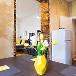 Shabby Chic Apartment +Freshly Furnished&Renovated