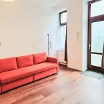 City Studio Apartment For 4, Near Sonnenallee