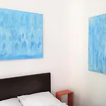 Tom\'S Hotel