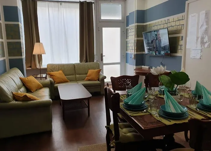 Big & Cosy Central Lichtenberg City Apartment