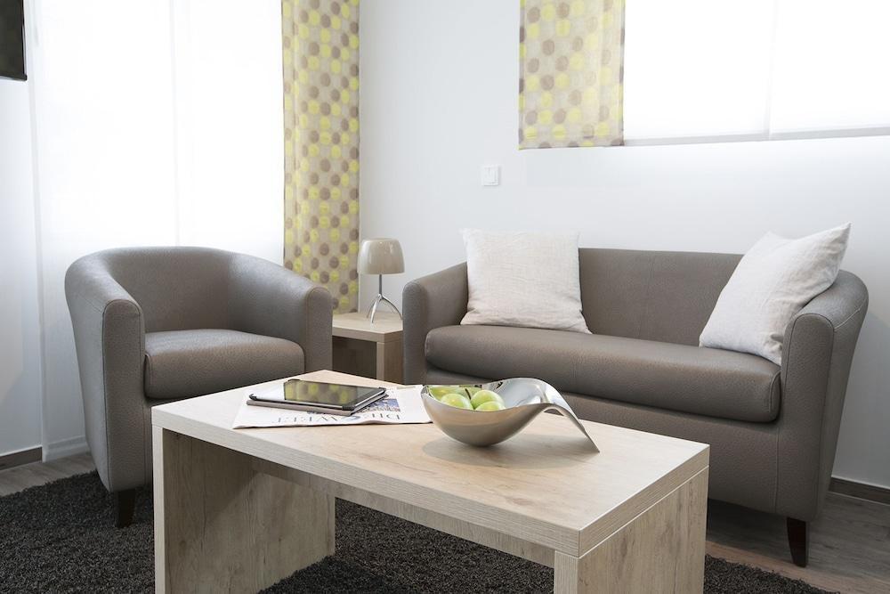 Adapt - Adlershof Lejlighedshotel 4*