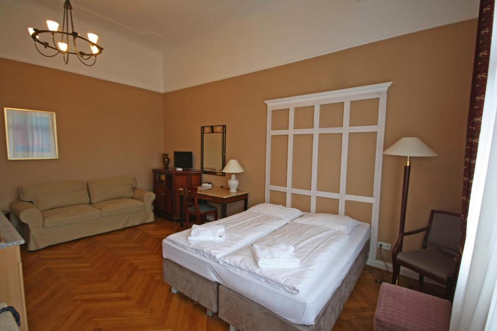 Hotel Am Adenauerplatz Hotel
