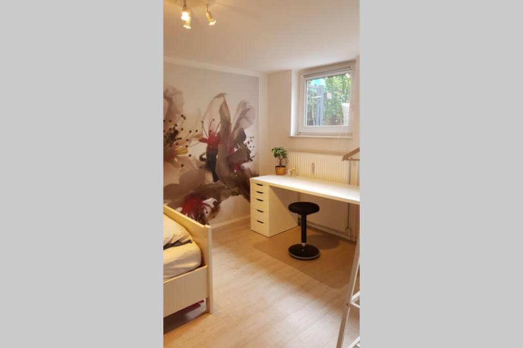 Apartment 2 Zimmer-einliegerwohnung Am Flughafen Schoenefeld *