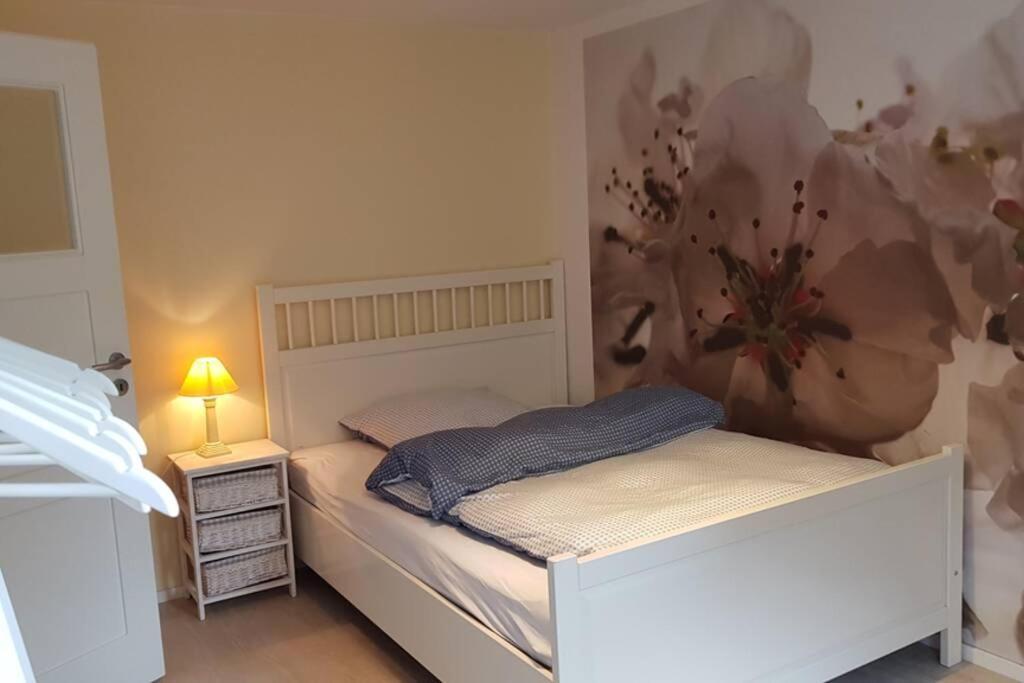 2 Zimmer-einliegerwohnung Am Flughafen Schoenefeld Berlin